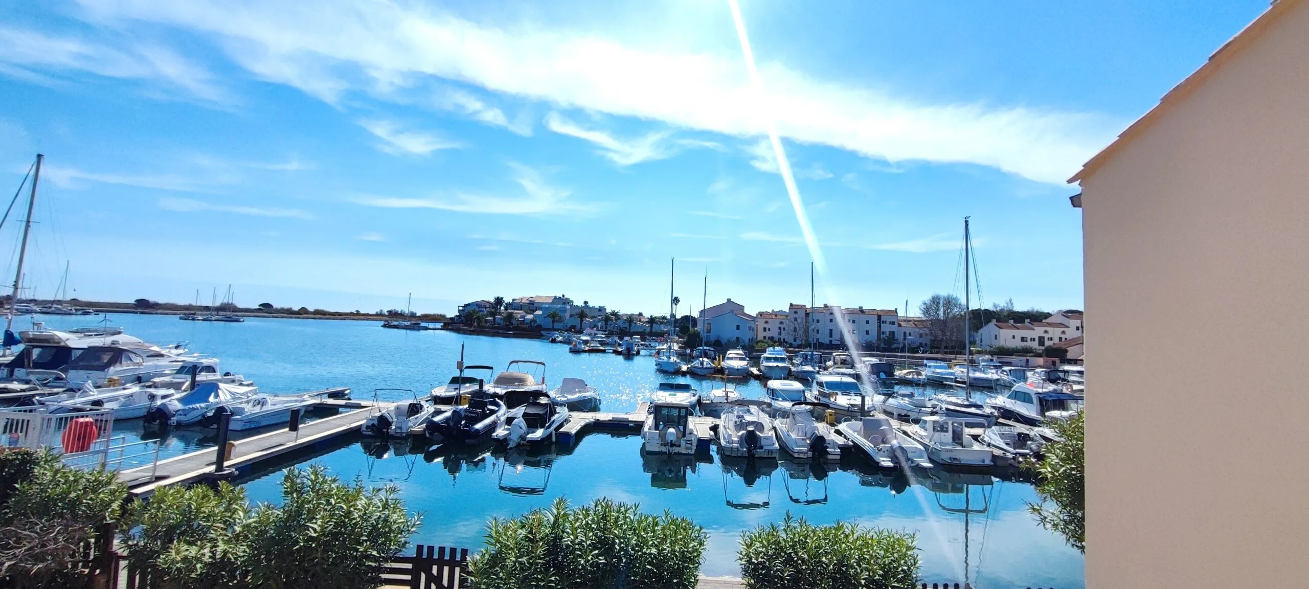 Séjour cosy avec vue sur la lagune – Appartement climatisé et rénové