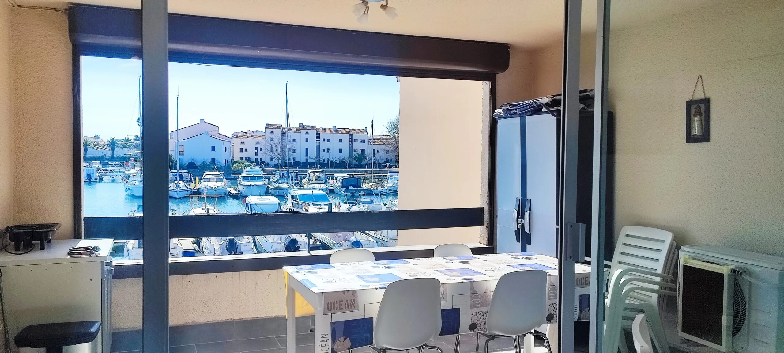 Séjour cosy avec vue sur la lagune – Appartement climatisé et rénové