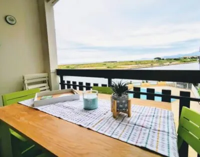 Vue mer et confort climatisé – Appartement lumineux avec piscine et terrasse
